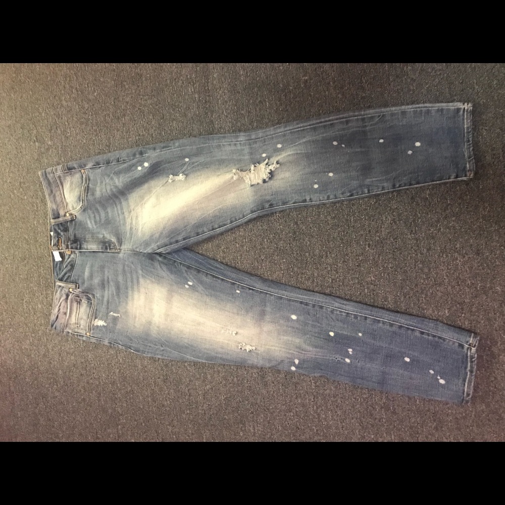 LIGHT WASH JEANS